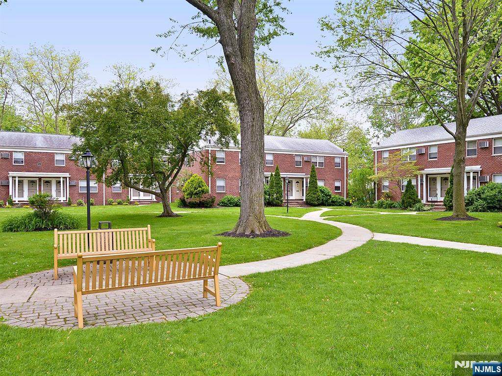 29 Lakeview - Photo 1