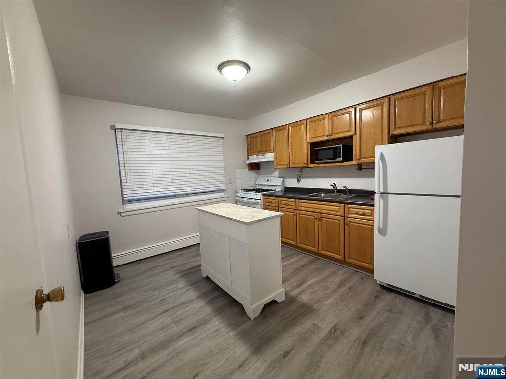 21 Pasadena - Photo 1