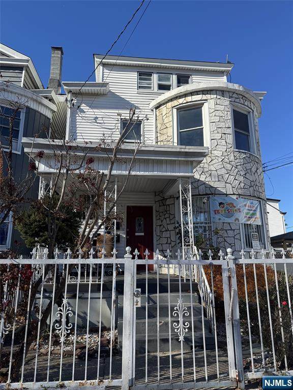 624-626 Madison - Photo 1