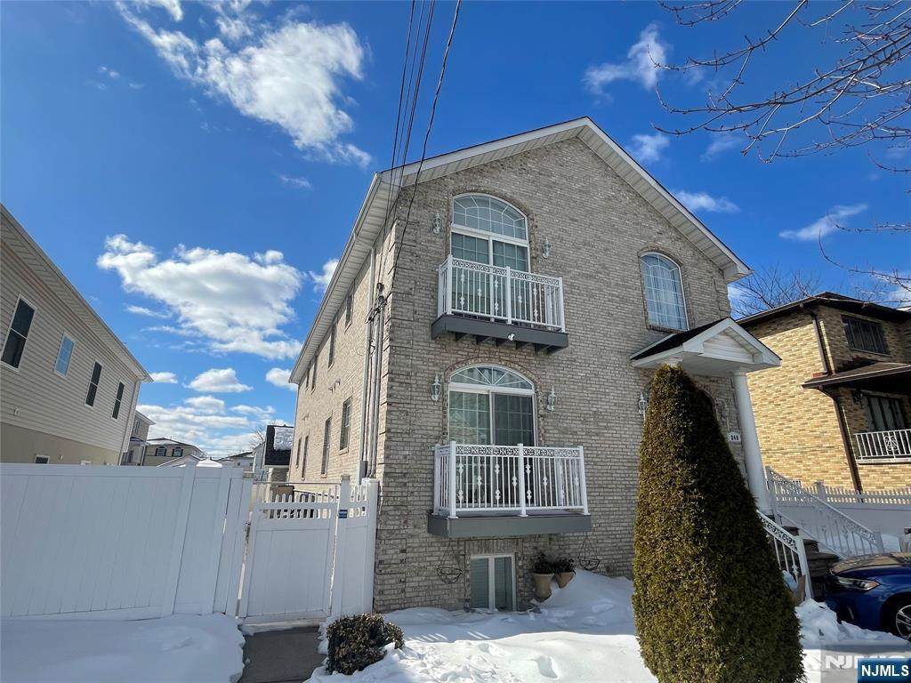 248 Kingsland - Photo 1