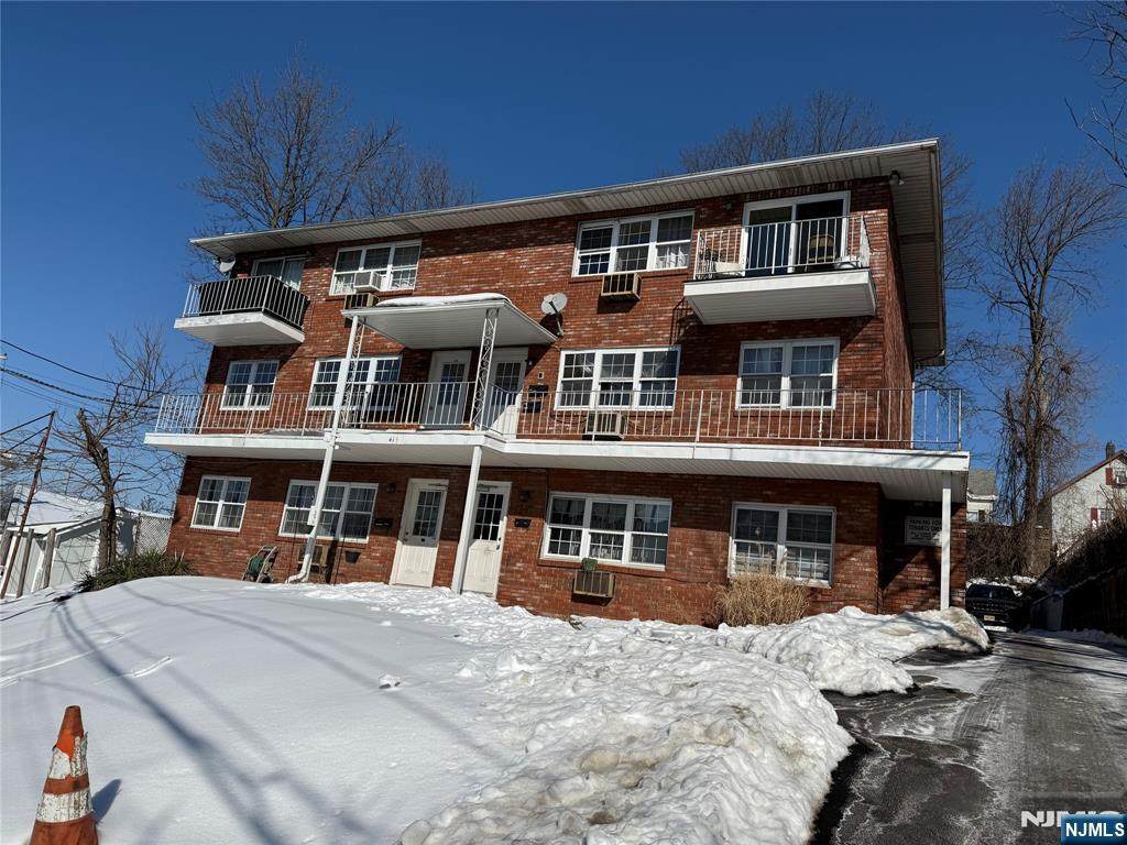419 Paterson - Photo 1