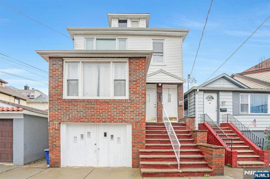 8509 4th - Photo 1