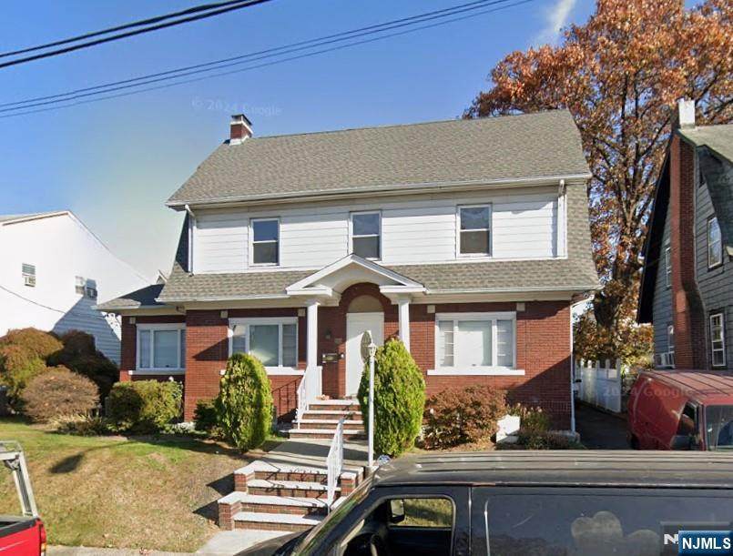 225 19th - Photo 1