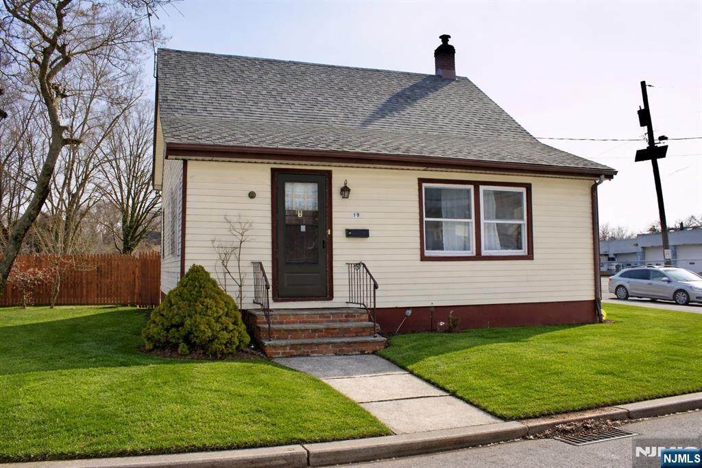 17-19 Dupont Street - Photo 1