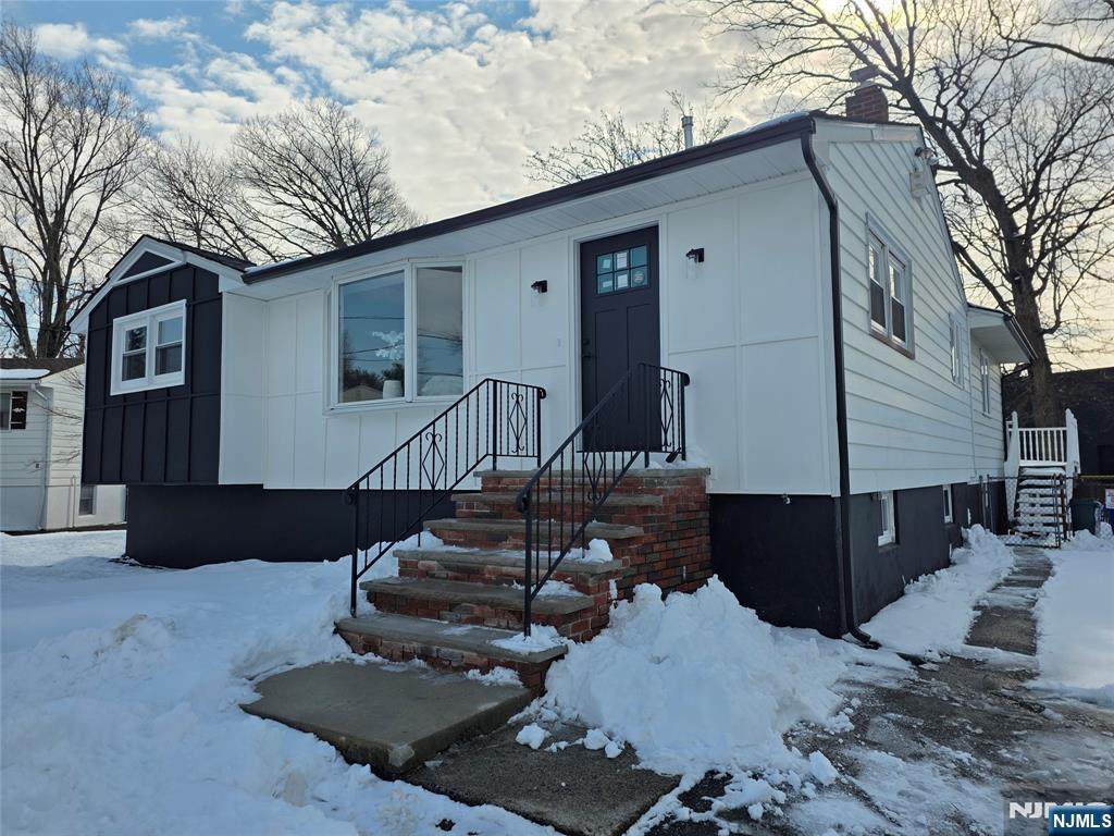 351 Woodcrest Place - Photo 1