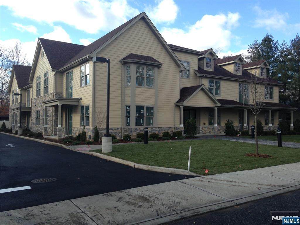40 Russell - Photo 1