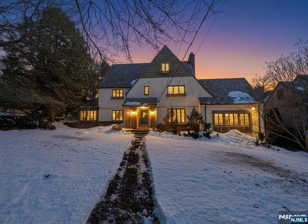 112 Oxford Place - Photo 1