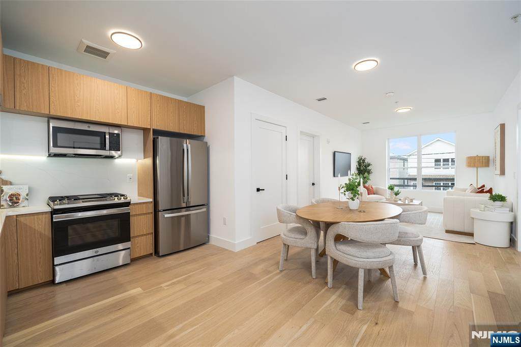 649 38th Street - Photo 1