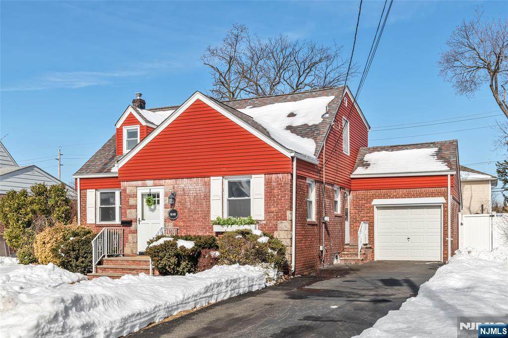 10-09 Charles Street - Photo 1