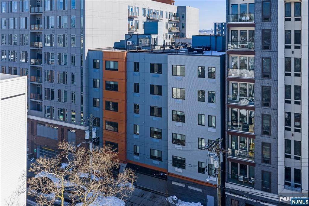 424 Whiton - Photo 1