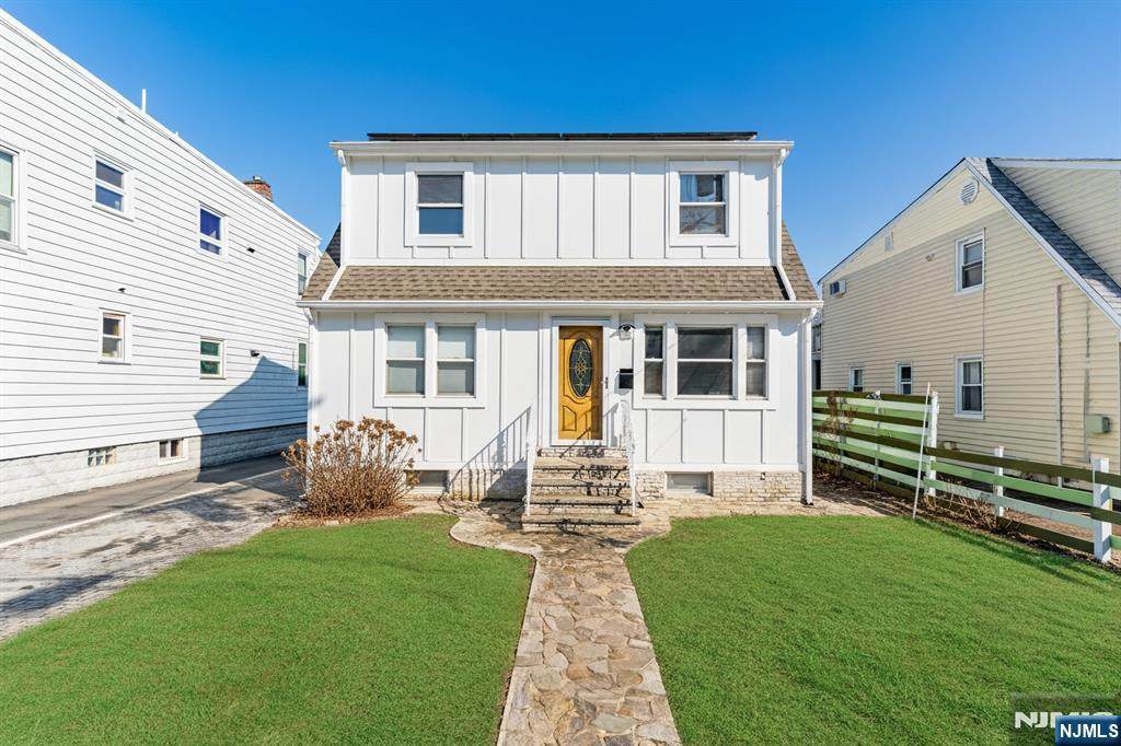 22 Schuyler Avenue - Photo 1