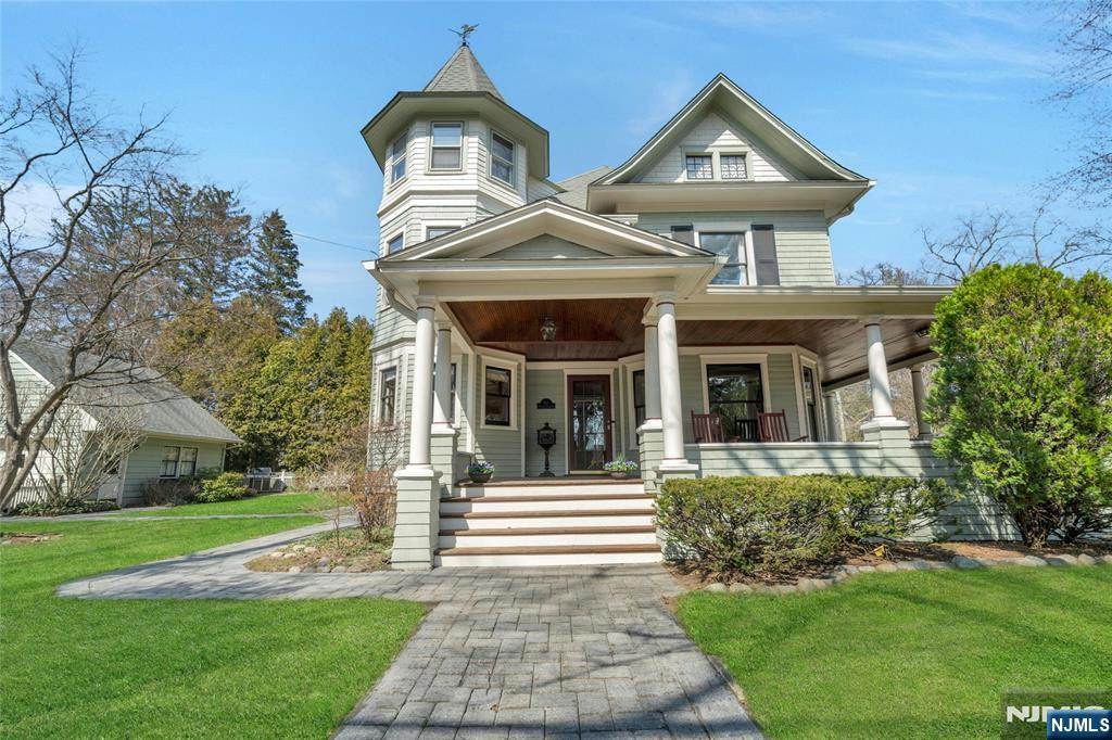 321 Hollywood Avenue - Photo 1