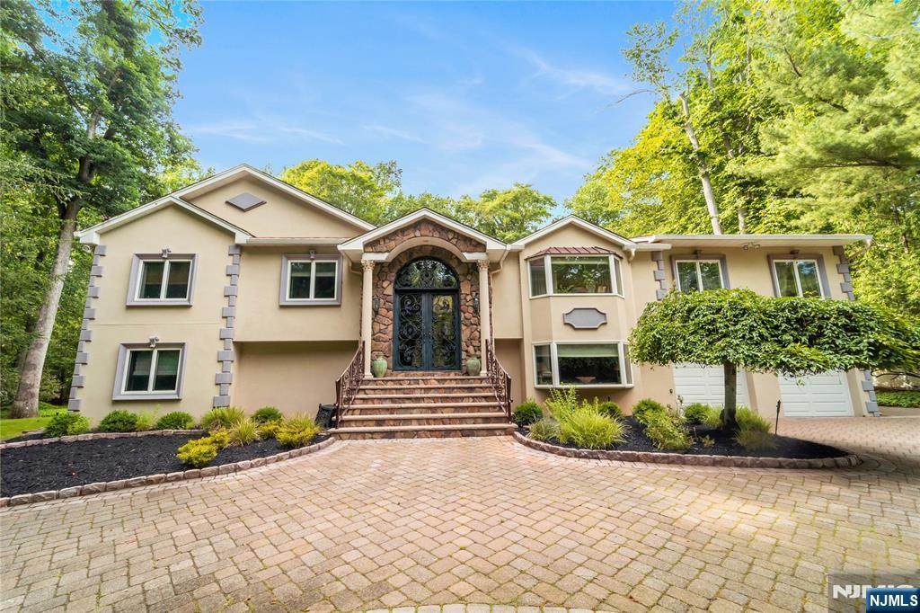 136 Willow Drive - Photo 1