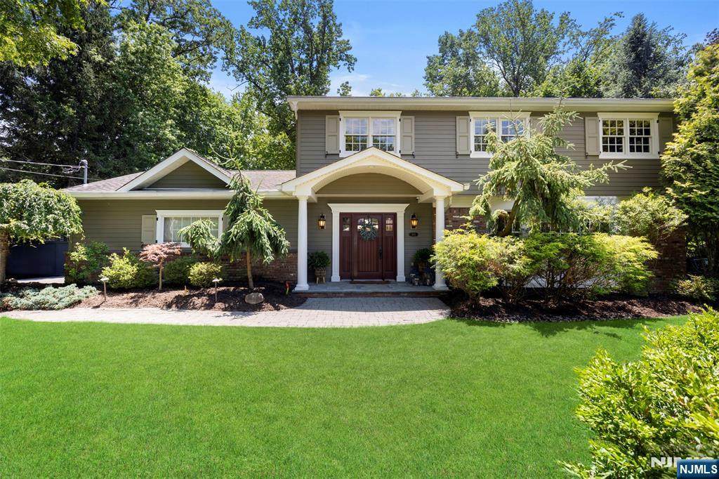 565 Dorchester Drive - Photo 1