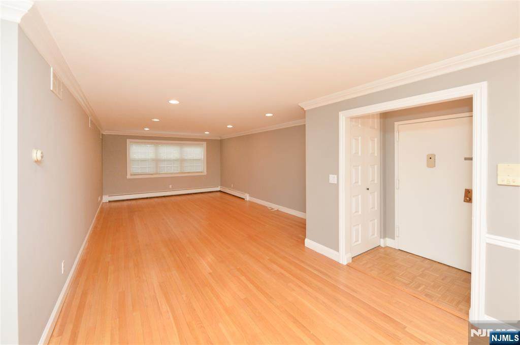 21-31 Ridge - Photo 1