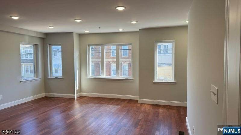 562 11th Street - Photo 1