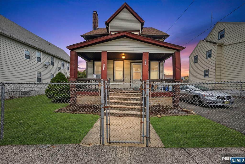 501 32nd Street - Photo 1