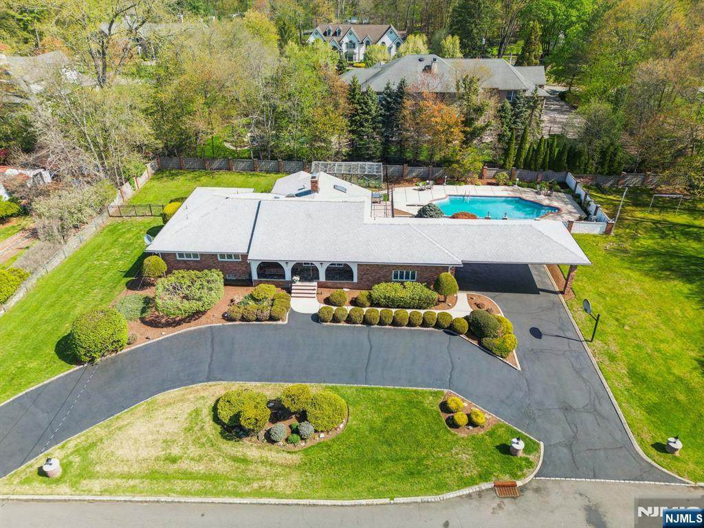 35 Grandview Avenue - Photo 1