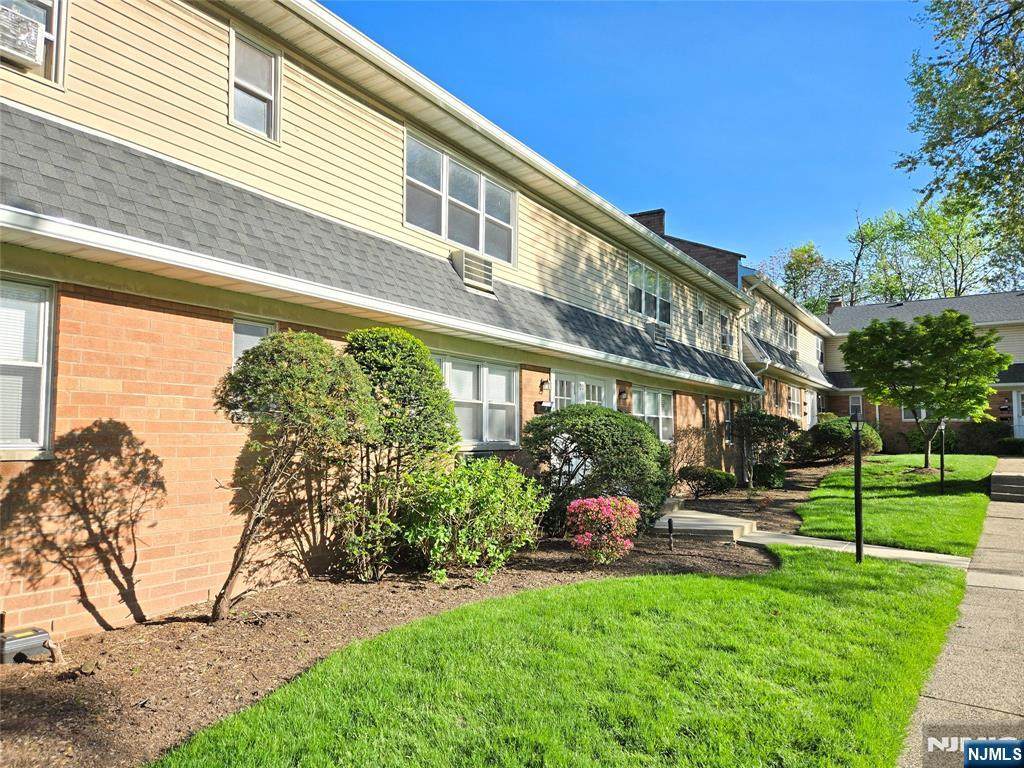 20A Lakeview - Photo 1