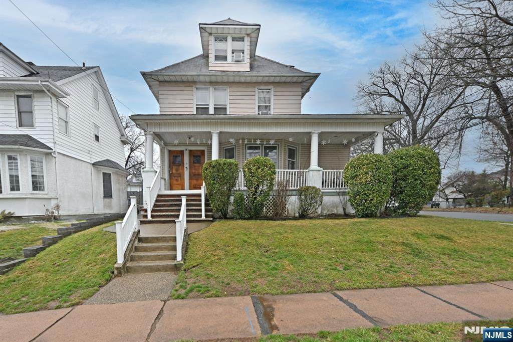 41 Demott Avenue - Photo 1