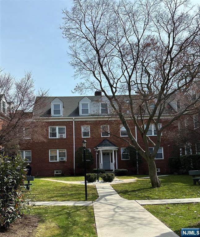 735 Elm - Photo 1