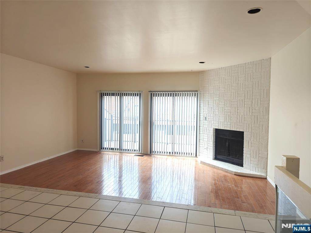 https://bt-photos.global.ssl.fastly.net/njmls/orig_boomver_1_26009984-1.jpg