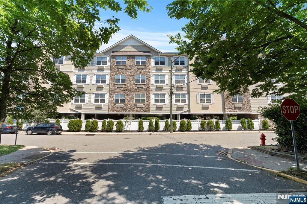 1 Parkway - Photo 1