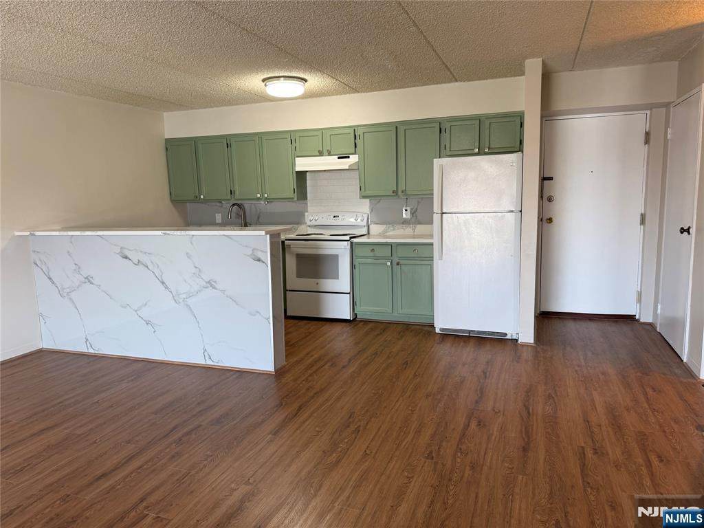 281 Park - Photo 1