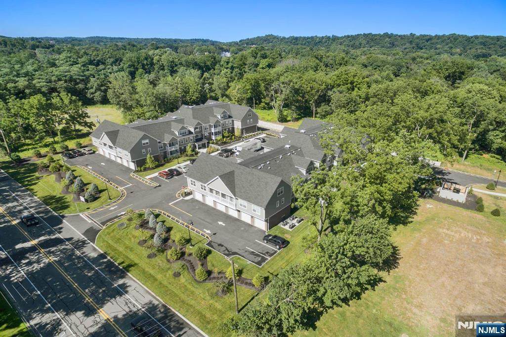 2-48 Grove - Photo 1
