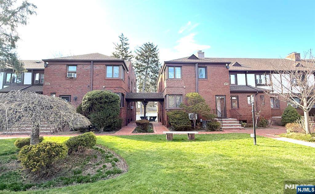 520 Broad Avenue - Photo 1