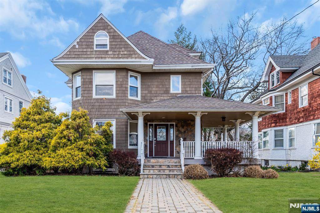 467 Summit Avenue - Photo 1