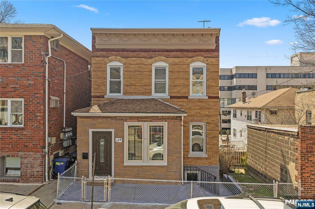 244 Lincoln Avenue - Photo 1