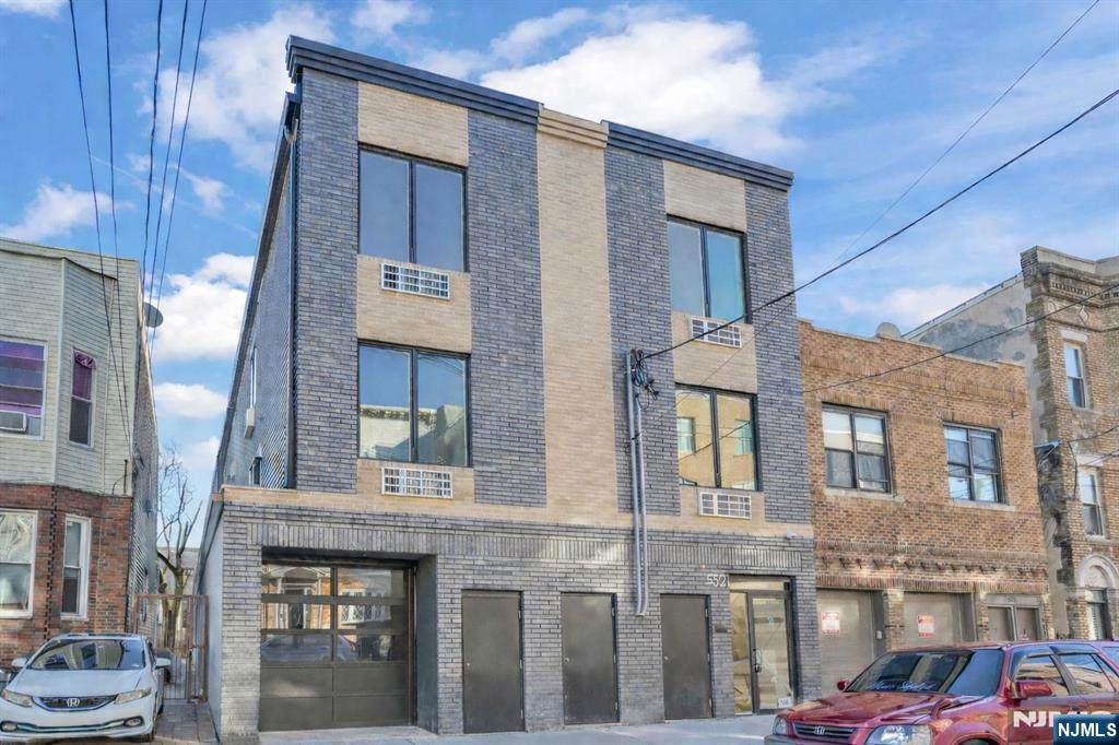 521 10th Street - Photo 1
