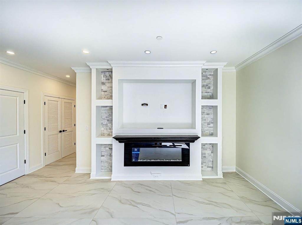 208 Nwk Pompton - Photo 1