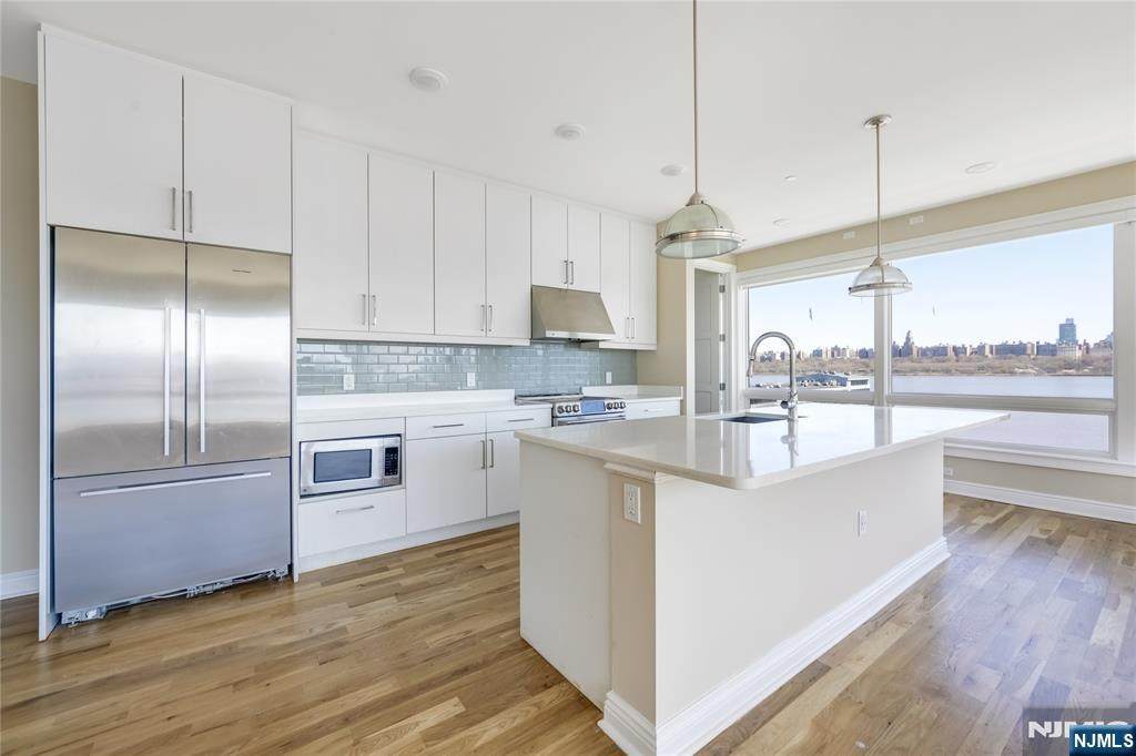 15 Somerset - Photo 1