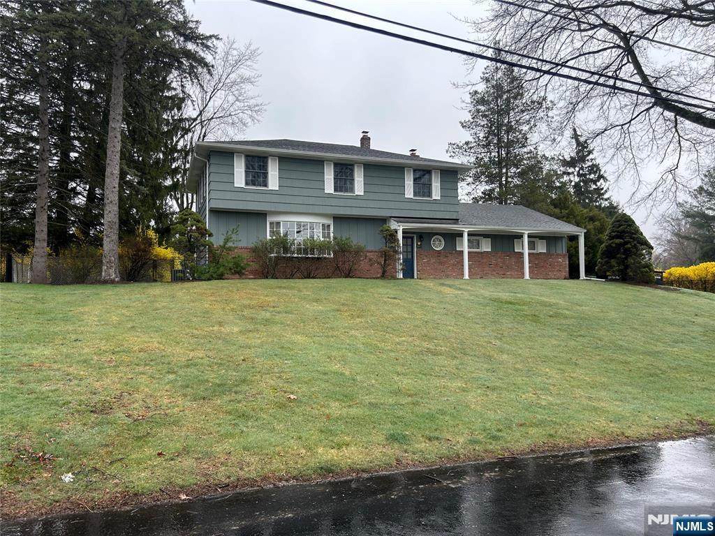 812 Charnwood - Photo 1