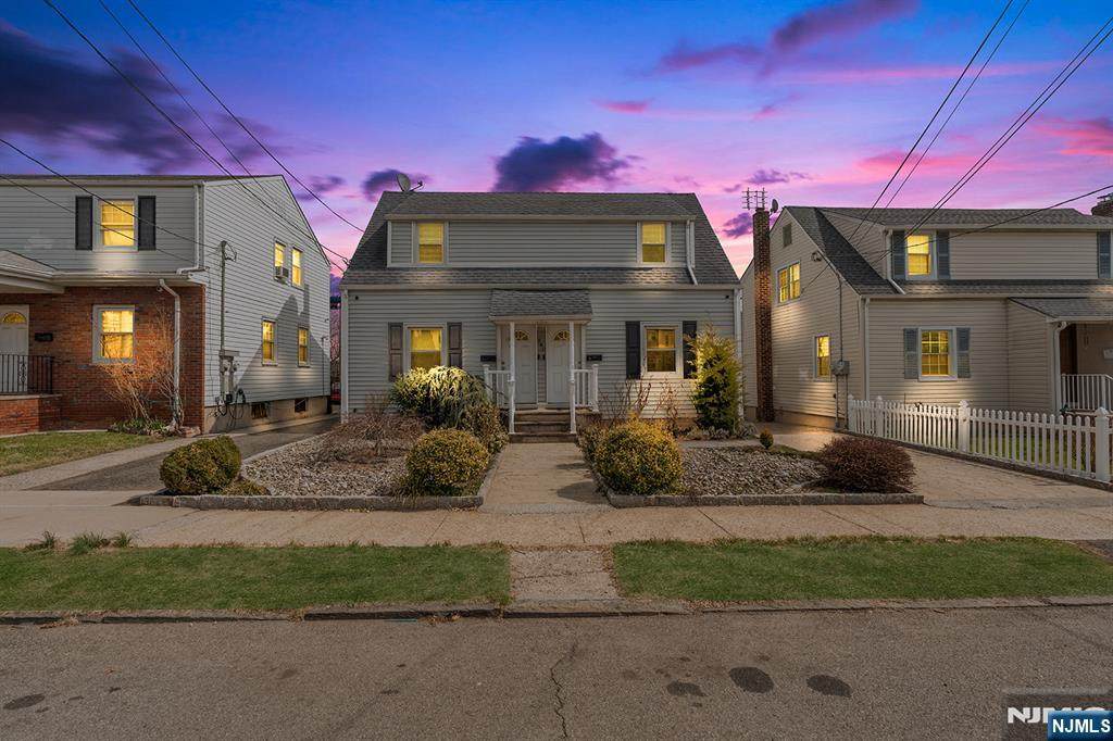 240 Ivy - Photo 1