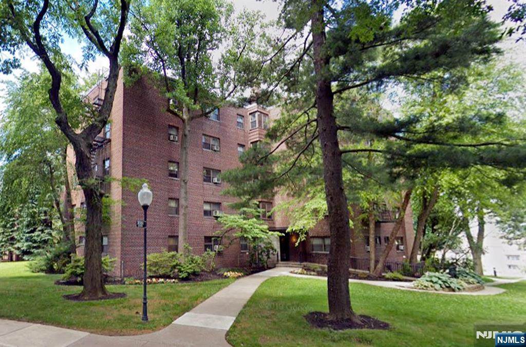 3051 Edwin - Photo 1