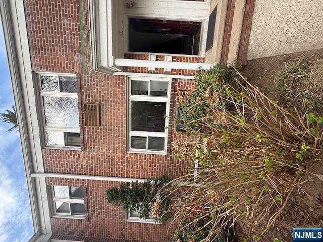 180 Hillside - Photo 1