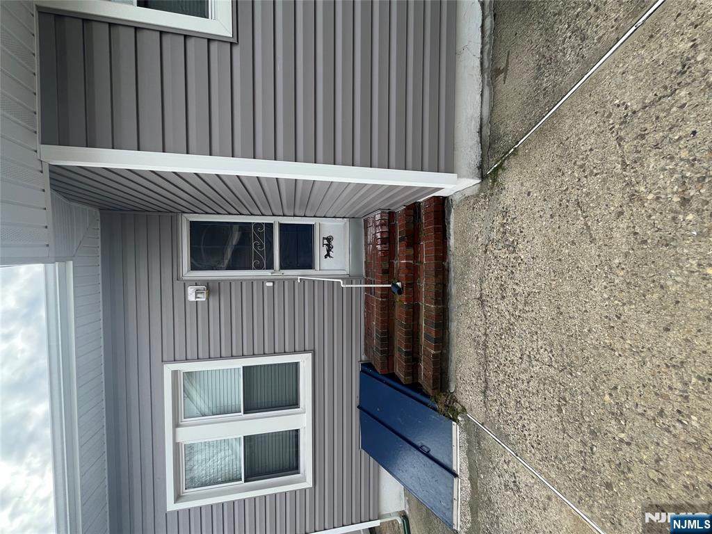 122 Vreeland - Photo 1
