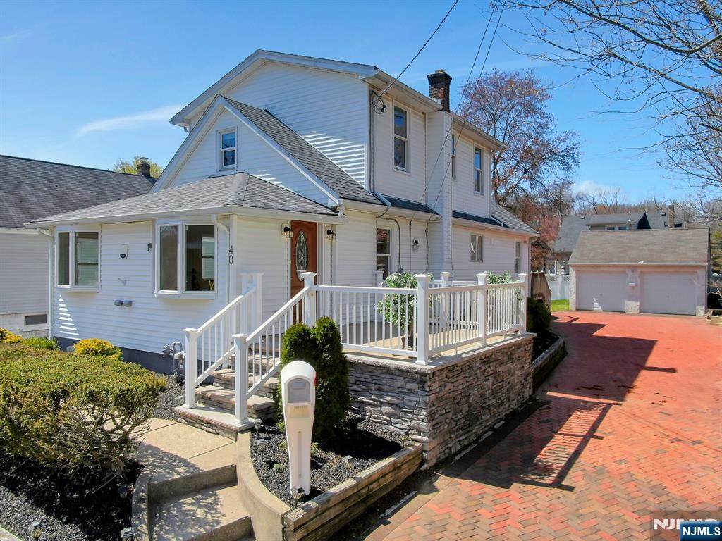 40 3rd Avenue - Photo 1