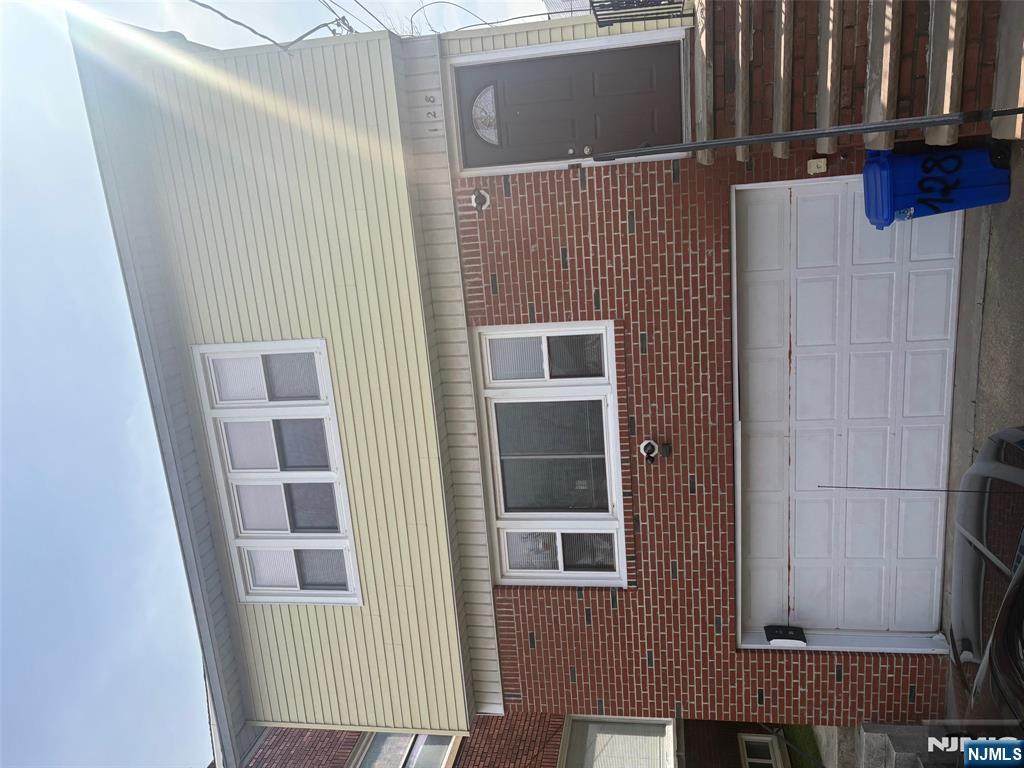 128 Floyd - Photo 1