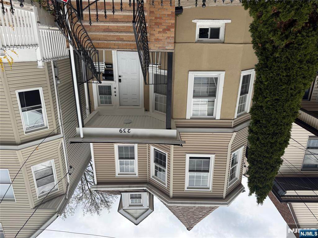 239 Lincoln - Photo 1