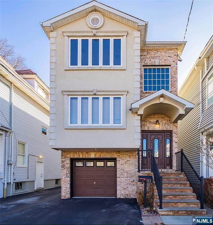 312 Vine - Photo 1