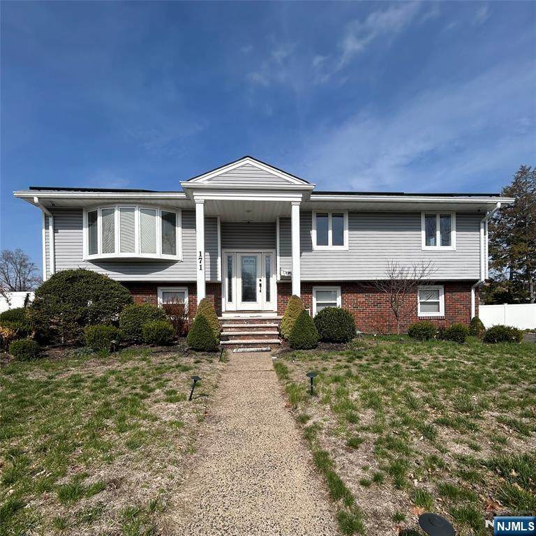 171 Truman - Photo 1