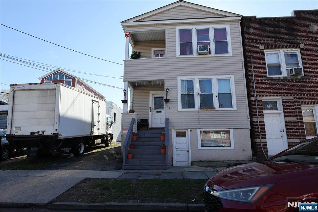 617 8th Street - Photo 1