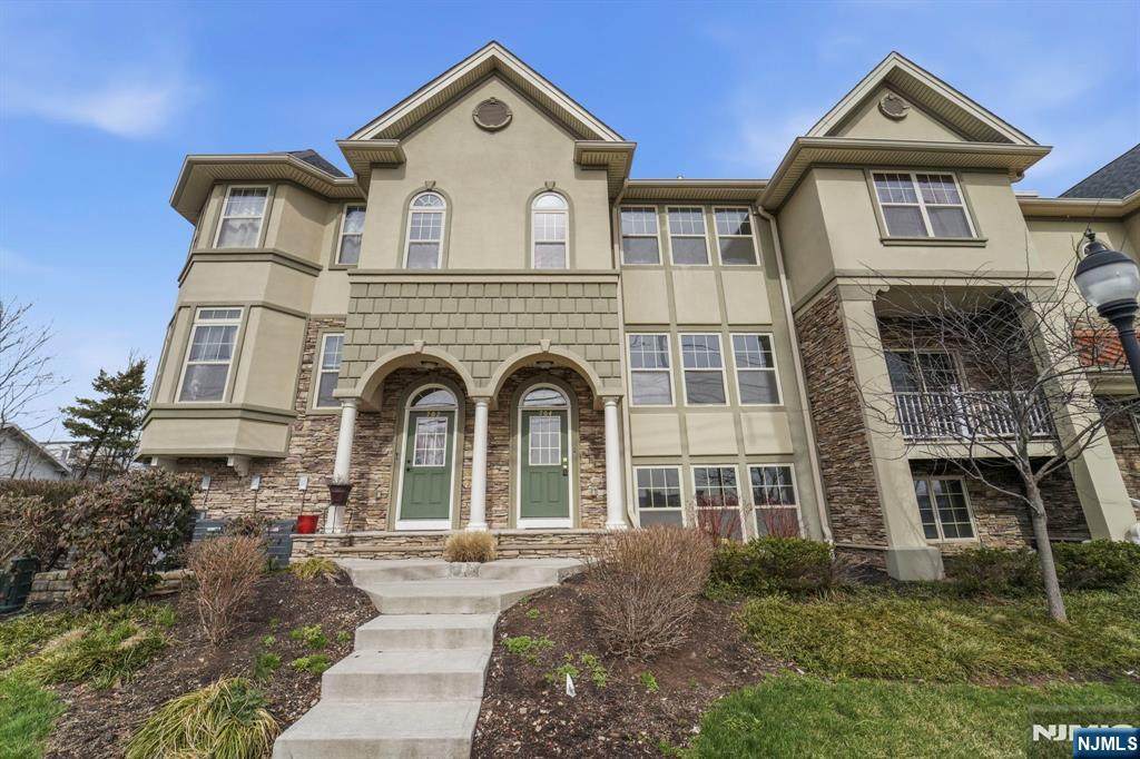 704 Green - Photo 1