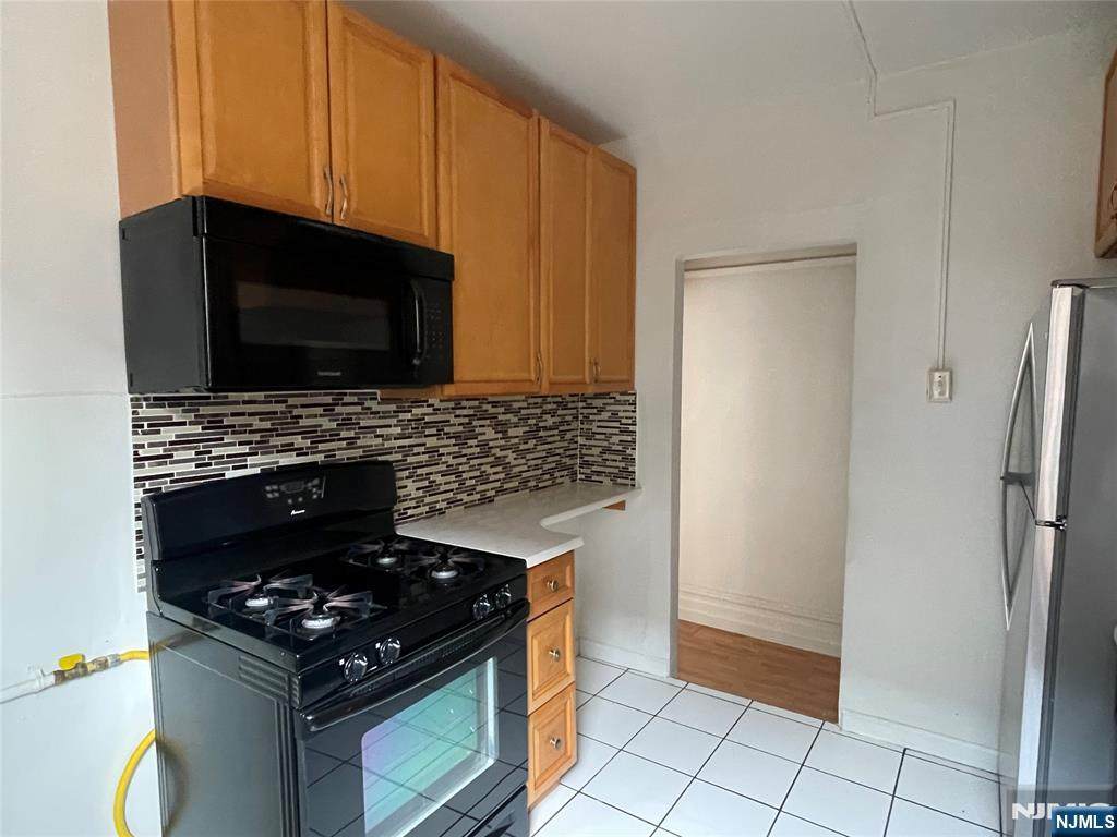 10 Hilliard - Photo 1