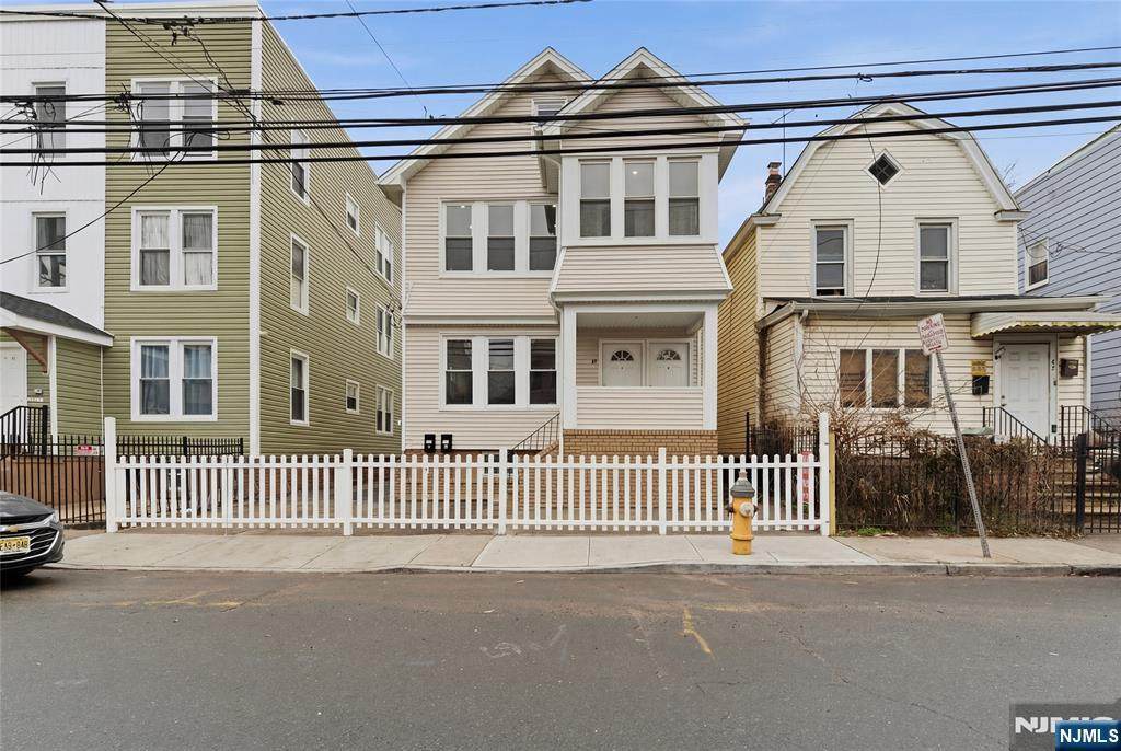 67 Brookdale - Photo 1