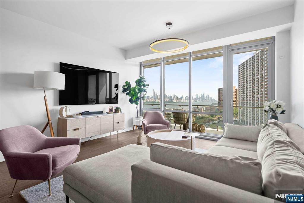 320 Adolphus - Photo 1